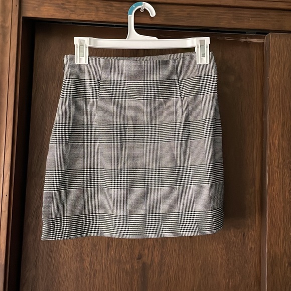 Houndstooth mini skirt - Picture 3 of 4